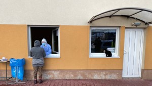 Niektoré odberové miesta zívali prázdnotou. Prebieha druhé kolo "skríningu"