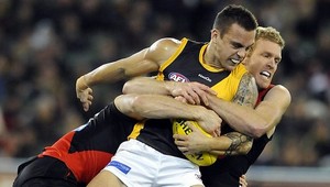 VIDEO: Austrálsky futbal! Šport iba pre tvrdých chlapov