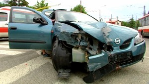 Mladí Bratislavčania (21, 20) havarovali, potom napadli policajtov