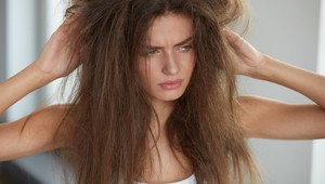 Najčastejšie chyby pri starostlivosti o vlasy: Aspoň jednu robí určite každá žena