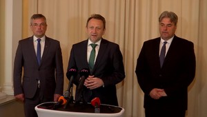 Minister Samuel Vlčan zostáva vo funkcii: Za jeho koniec bolo len 42 poslancov zo 122