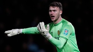 Brankár Manchestru United na hosťovaní uhryzol protihráča