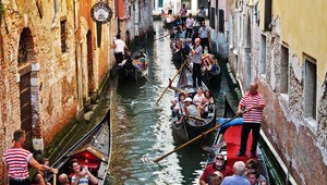 Benátky dali stopku veľkým lodiam. Ekológom to ale nestačí