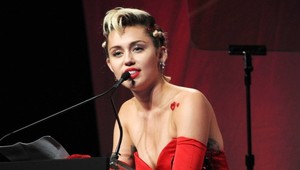 Som bezpohlavná, tvrdí o sebe Miley Cyrus