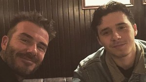 Beckham nie je fanúšikom priateľky najstaršieho syna. Brooklyn dostal ZÁKAZ!