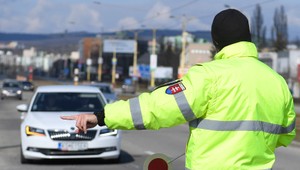 Slovensko trpí akútnym nedostatkom policajtov. Kto je na vine?