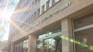 Vláda chcela šetriť, no hrozia vyššie náklady. Chaos priniesli sviatky