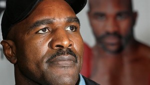 Evander Holyfield sa opäť vracia do ringu