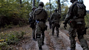 Zásahová jednotka našla v lesoch na východe 16 nelegálnych migrantov, prekonali tisícky kilometrov