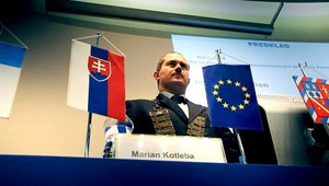 Incident na rokovaní zastupiteľstva, sú za tým ľudia od Kotlebu