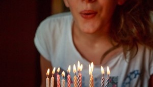Chystáte pre niekoho oslavu narodenín? Táto výzdoba je hitom medzi našimi celebritami!