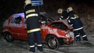 Snehová kalamita na Spiši vytrápila vodičov. Ich autá sa menili na šrot