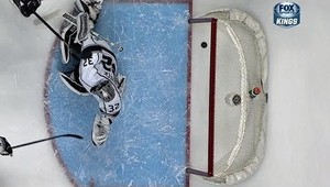 VIDEO. Smola na tretiu! Jednou strelou trafil pukom obe žrde i brvno!