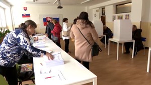 Voliť poslancov môžu, no hlavu štátu nie. Nelogický stav pri voľbách zo zahraničia politici stále nenapravili