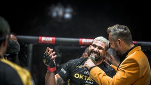 Attila Végh hitom internetu! Na tlačovke UFC prevzal úlohu tlmočníka