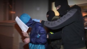 Úspešná policajná akcia. Policajti zaistili drogy aj iné podozrivé veci