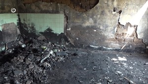 Dôchodkyňa mala úmyselne podpáliť rodinný dom. O strechu nad hlavou prišlo šesť ľudí
