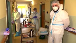 V našich nemocniciach pomáhajú ako dobrovoľníci už aj kňazi