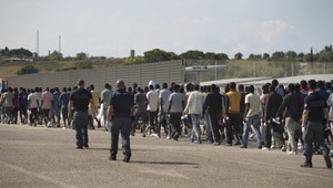 Utečenci v Taliansku dostanú červenú. Minister vnútra povedal dosť