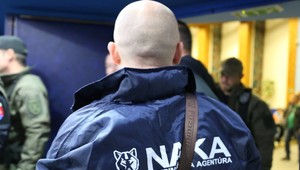 NAKA zadržala údajného bossa skupiny takáčovcov. Mal si objednať vraždu u skupiny sátorovcov