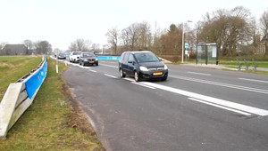 Pri jazde nad povolený limit v obci začne hrať hymna, obyvateľom už lezie na nervy