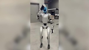 DiusAI a ELEVATE Slovakia prinášajú humanoidného robota – budúcnosť osobnej AI