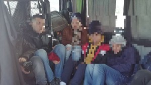 Obvinili prevádzača, ktorého chytili v Košiciach. V dodávke viezol plno migrantov