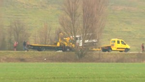 Traja dospelí a jedno dieťa skončili po zrážke dvoch áut v nemocnici