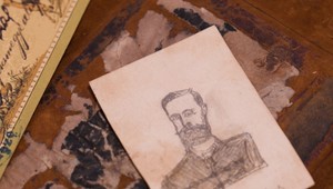Legitimácia s nakresleným portrétom, prvé občianske preukazy, aj Nansenove pasy. Výstava približuje históriu osobných dokladov u nás.
