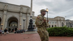 Trump chce vojakov v uliciach miest. Demokrati ho obviňujú z autoritárstva