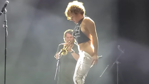 Prehovorila speváčka, ktorá sa na koncerte vymočila do tváre fanúšika