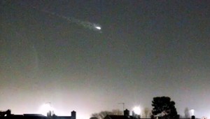 Záhadný objekt preletel oblohou pár sekúnd pred lietadlom