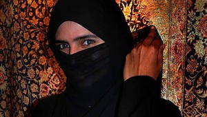 Moslimka za volantom dostala pokutu pre šatku