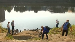 Ľudia pred nimi zakrývali oči. Hladové kamene, ktoré sú predzvesťou sucha, po rokoch opäť vidieť