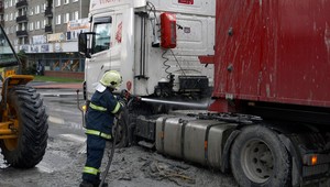 Kuriózna nehoda! Na ceste skončili opracované kože