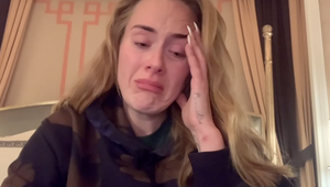 Adele sa zrútila pred očami fanúšikov! Slzy v očiach a trpké vysvetľovanie, nepomohlo!