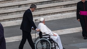 Pápež už má po operácii. Absolvoval operáciu čriev