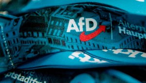 Nemecká AfD si robí kampaň na mopedoch Simson. Potomkovia zakladateľov firmy to ostro kritizujú