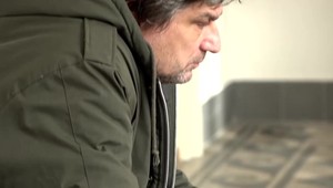 Štyri promile za volantom na pravé poludnie. Opitý vodič spôsobil kolíziu na parkovisku plnom žiakov