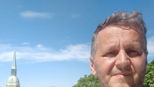 Do LGBTQIA+ komunity si kopla ďalšia tvár z OĽaNO. Podľa Kuriaka komunita dúhou uráža kresťanov