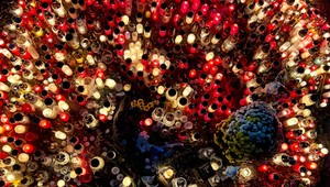 Študenti VŠMU si uctia pamiatku obetí dopravnej nehody na Zochovej pietnym koncertom