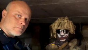 Hoci sa vojnový konflikt stupňuje, na frontových líniách ľudia chodia na cirkevné kázne k miestnym duchovným