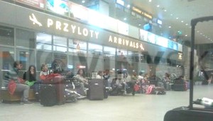 Cestujúci nocovali na letisku. Tu je stanovisko spoločnosti