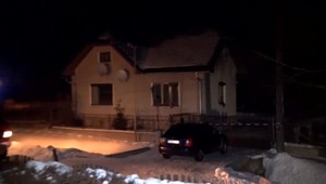 Výbuch v rodinnom dome, zranili sa otec so synom