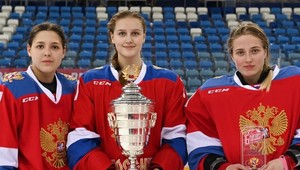 Ruské hokejistky bojujú o pozornosť obnaženým kalendárom