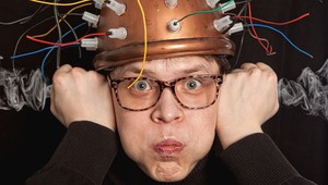 Zamestnancom počas práce monitorujú činnosť mozgu. Pred šéfom neutaja hnev ani únavu