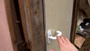 Mladá žena porodila do latríny. Nikto v jej okolí netušil, že je tehotná