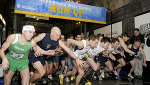 1576 schodov na mrakodrap zdolali najrýchlejšie obhajcovia