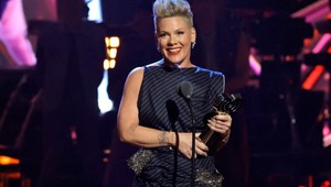 Tvrdá rana pre speváčku Pink! Rozvod po 20 rokoch a dvoch deťoch!