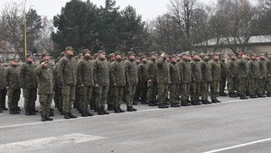 Prestrelka o armádu medzi Robertom Ficom a Jaroslavom Naďom. Názory sa líšia